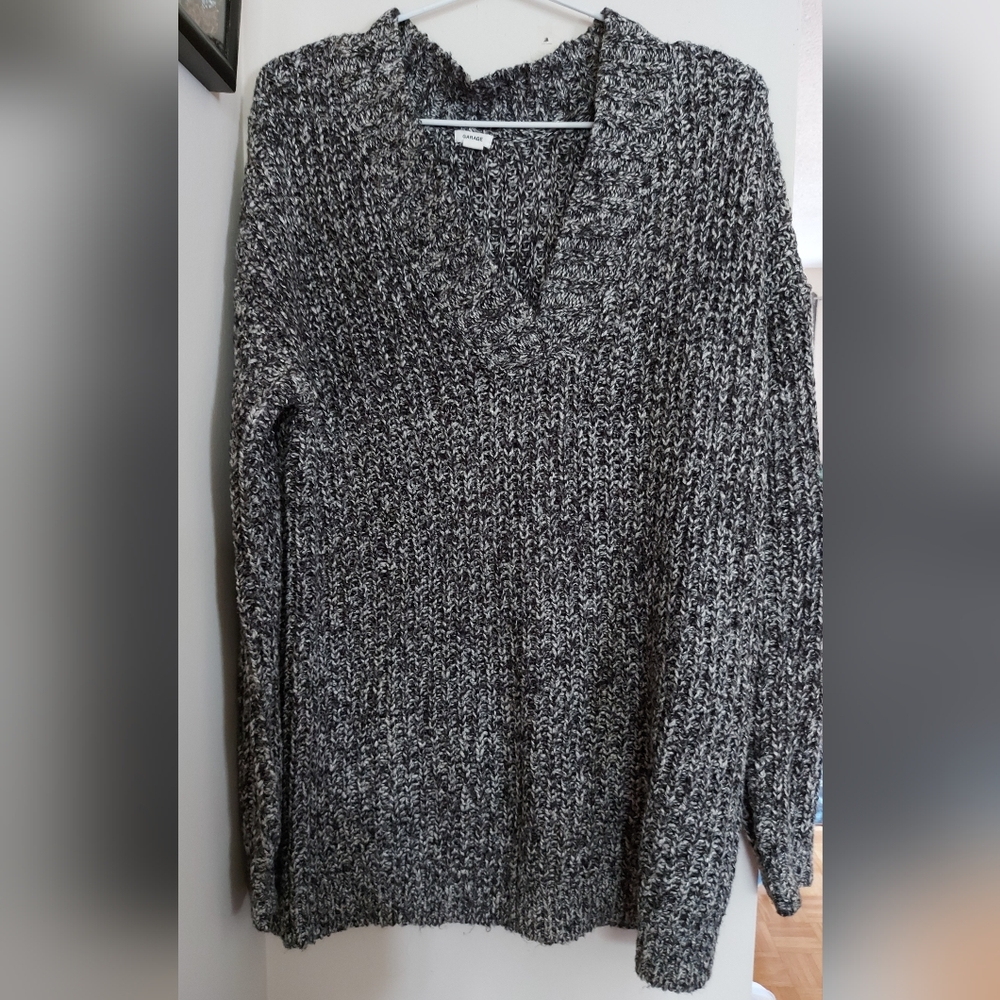 Garage Women's Black and White V-Neck Sweater